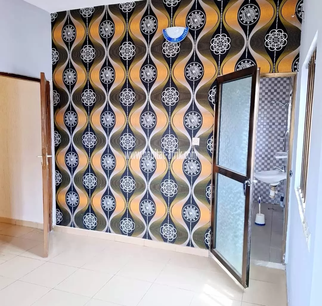 Je mets en location une maison de cinq (5) chambres salon à Agbalepedo lome togo