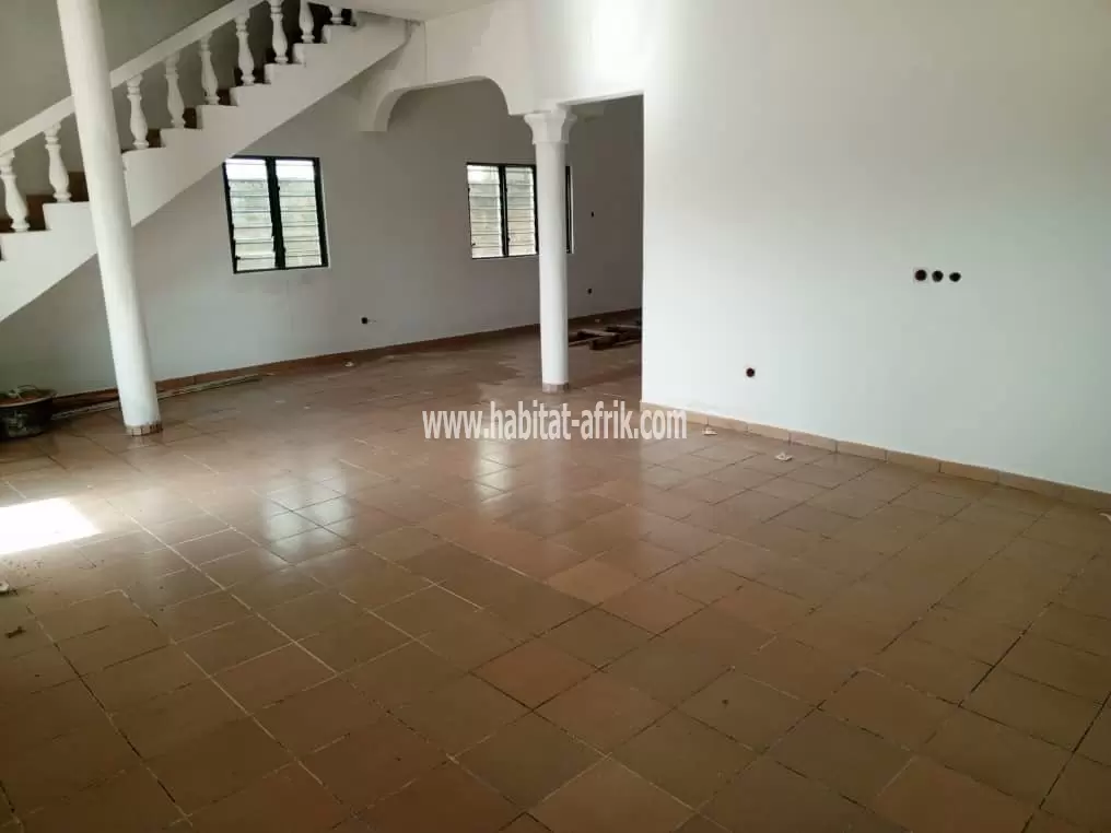 Je mets en vente une maison de 2 chambres salon sur demi lot a togokome 150 mètres du goudron lome togo