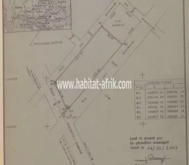 Je mets en vente une parcelle de terrain au bord d’une rue de 28m a zossime avec titre foncier lome togo