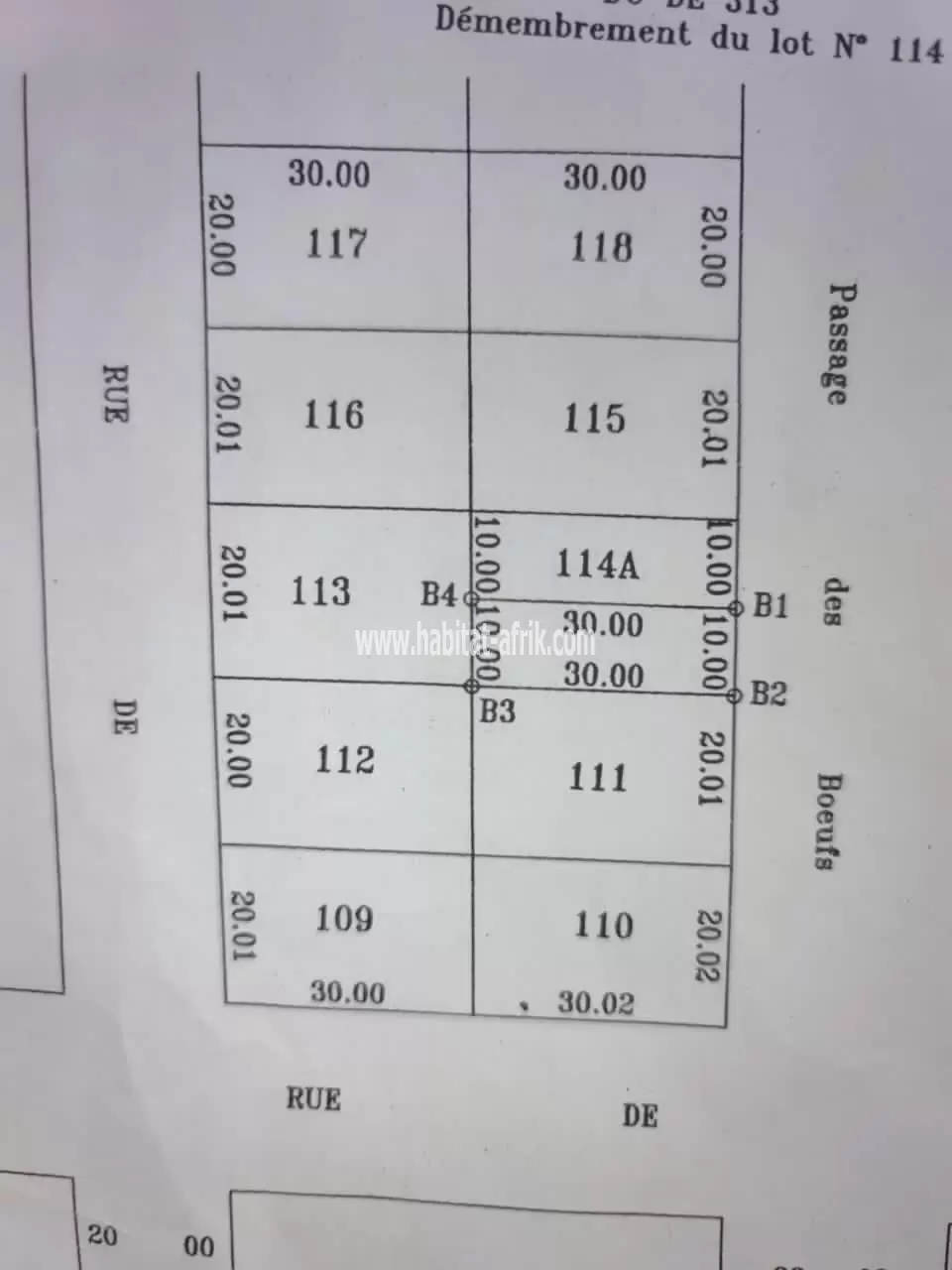 Je mets en vente une parcelle de terrain demi avec 2 fois une pièce au bord du goudron Atsiegou vi lome togo