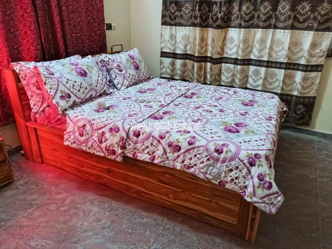 Je met en location une villa meublée cour unique de 03 chambre salon à agoè legbassito Lome-Tog