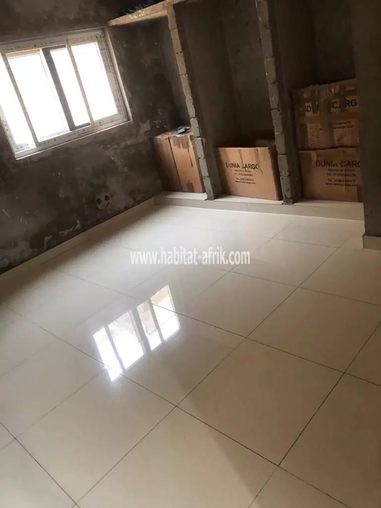 Je mets en vente une maison duplex de 3 chambres salon au rez à Avepozo LOME Togo