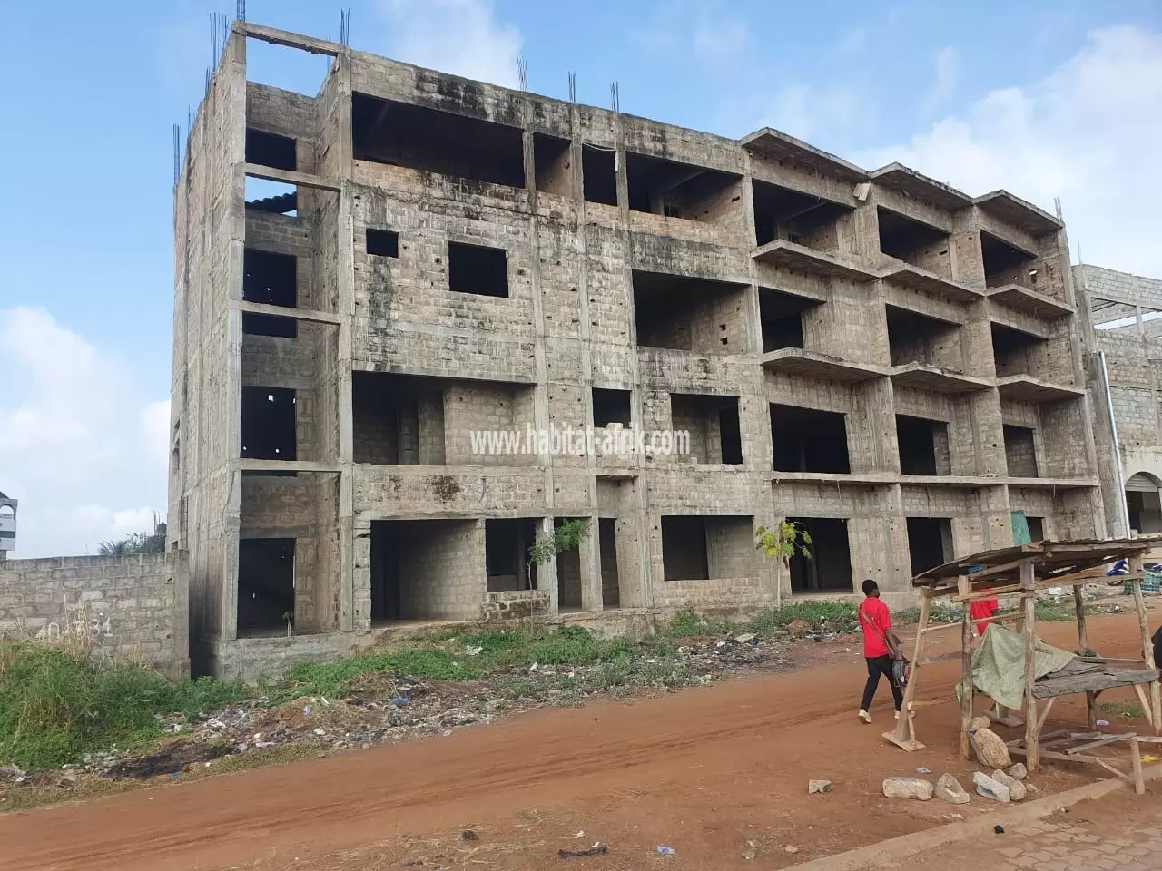 Je mets en bailles un immeuble à a-t-il Amin ou au bord du goudron LOME Kpalimé 