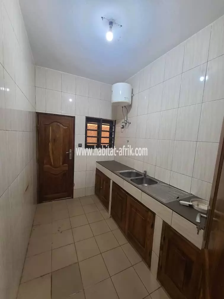 Je mets en location un appartement scindé de 2 chambres salon au rez à AGOE cavaveli cour d’appel lome togo 