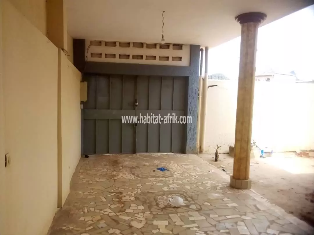 Je mets en location une villa de 3 chambres salon à atsiegou CEG Lome togo 