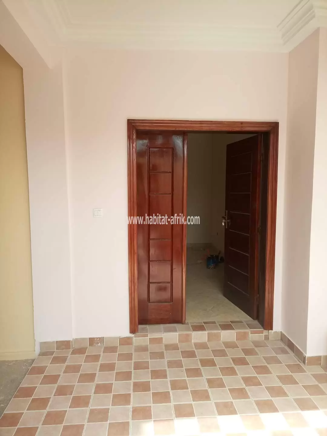 Je mets en location une villa duplex non meublée de 4 chambres salon toutes autonomes avec placard à adidogome derrière la cité mokpokpo LOME togo