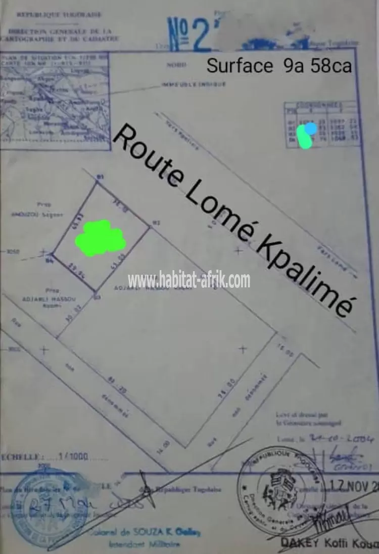 Terrain à vendre en bordure du goudron un lot et trois quart (1,3/4) situé à adidogome atigangome Molo molo lome togo 