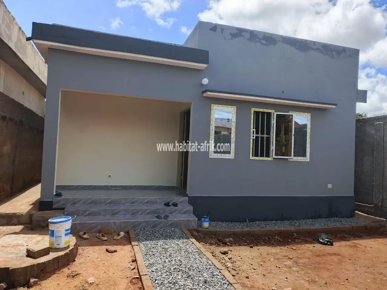 A louer mini villa 2 chambres salon à adidogome lankouvi 400m du carrefour Logote lome togo 