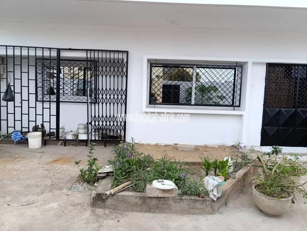 A louer villa duplex avec grand jardin a nyekonakpoe 4 chambres salon lome togo