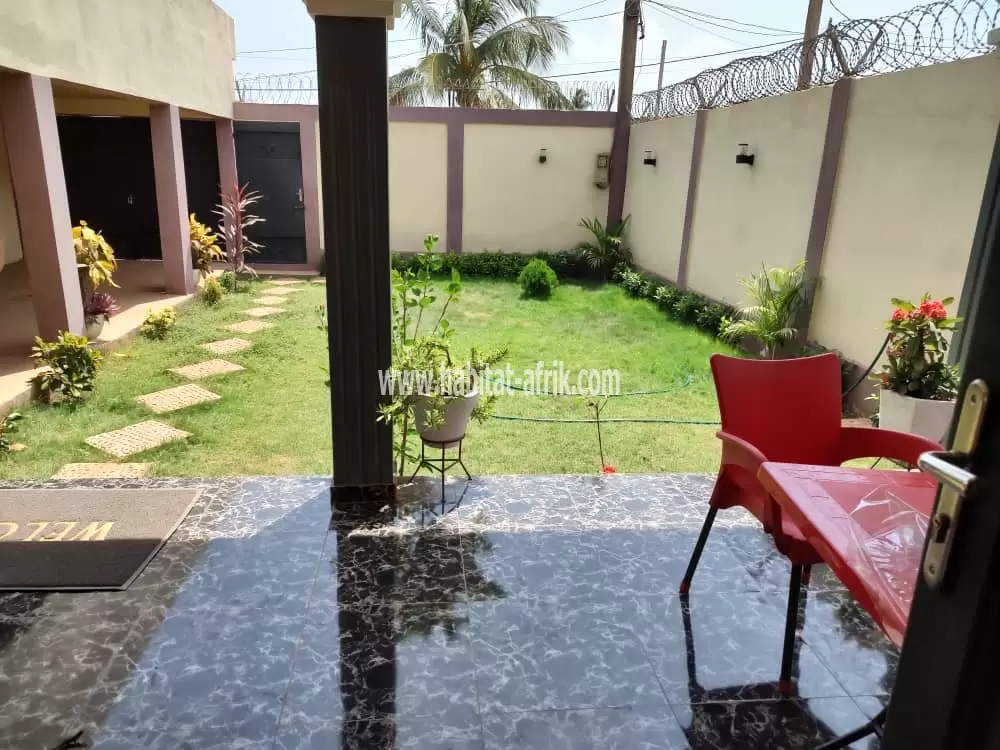Je mets en location une villa meublée de deux chambres salon jardin a adidogome logote 150m du goudron lome togo