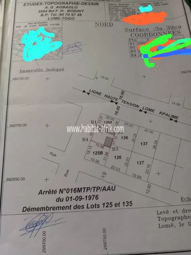 Je mets en vente une parcelle de terrain 339 mètres carrés en bordure du pavé kouvahey lome togo