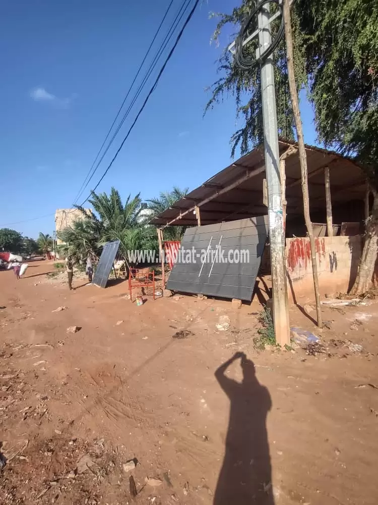Je mets en vente une parcelle de terrain deux (02) lots collé clôturé a agoe 2lions lome togo