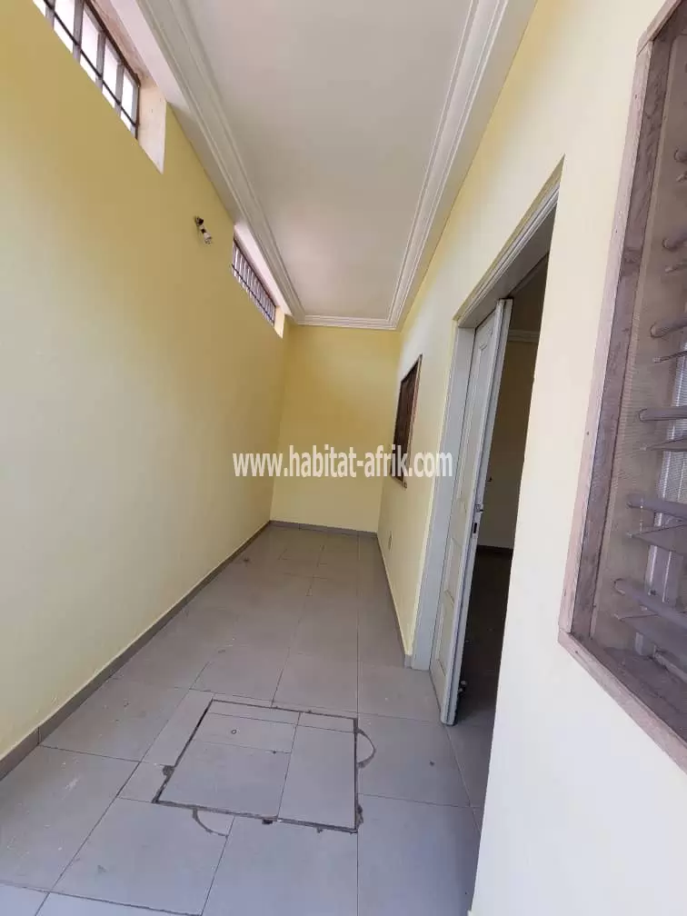 Je mets en location une cour unique de chambre salon pas de garage a adidogome Amadanhome lome togo