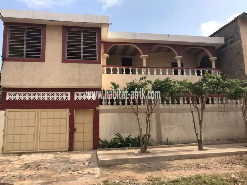 Je mets en location une villa à etage de 06 chambres 02 dépendances a Hedzranawoe amangotigome lome togo