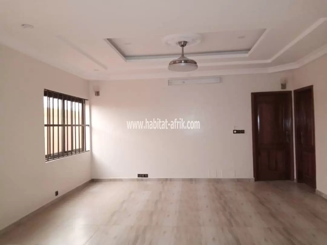 Je mets en location une maison de 4 chambres avec dépendance la aveppzo lome togo