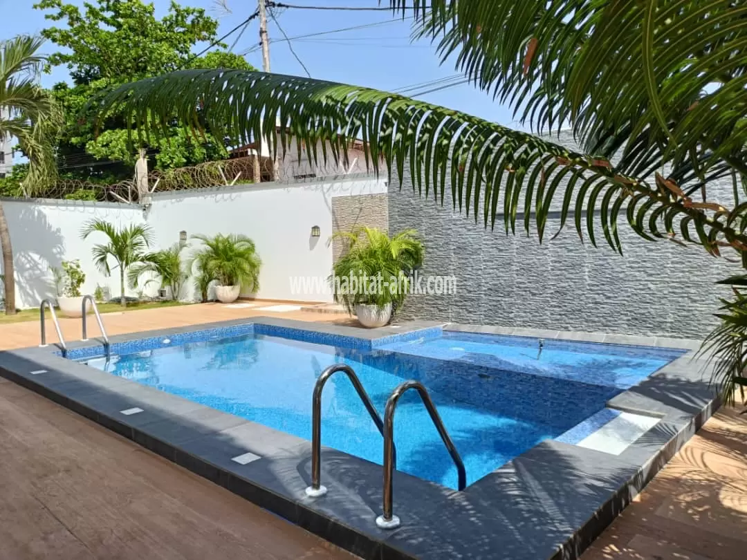 Je mets en location une villa duplex avec piscine de 5 chambres salon et une dépendance à kodjoviakope lome togo
