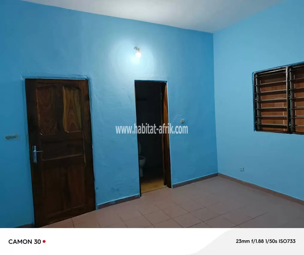 Je mets en location un appartement de pièce douche wc interne sans cuisine a agoe demakpoe lome togo