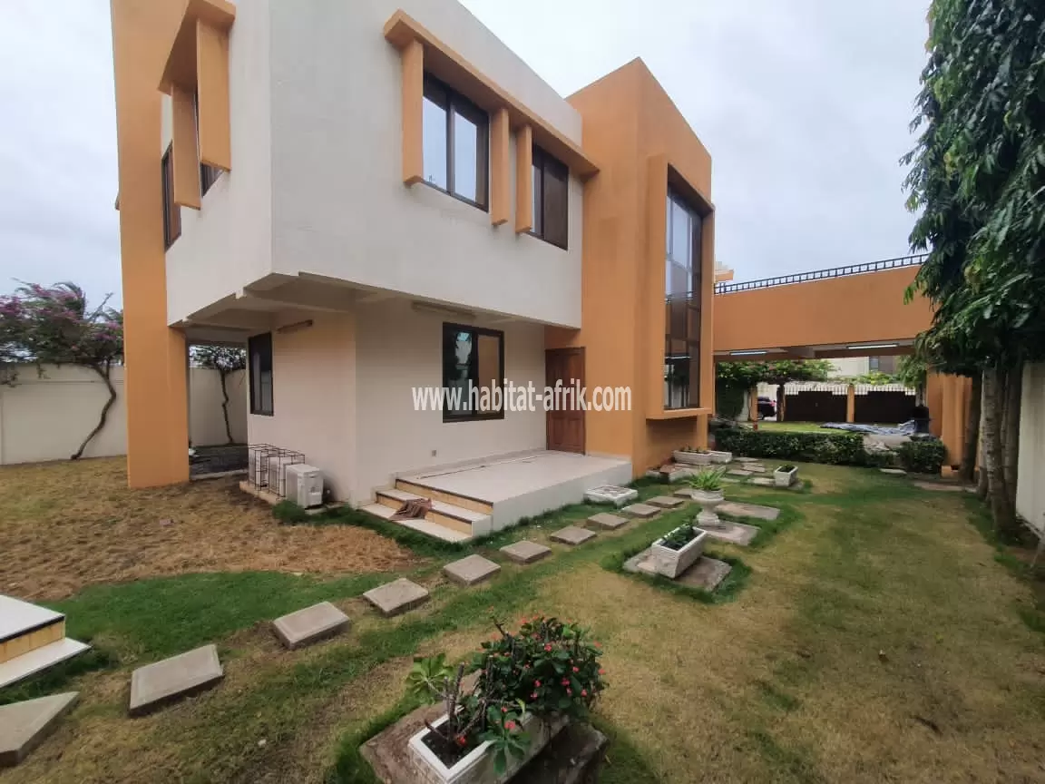 À Louer | À vendre  : Magnifique Villa à Baguida, Cité BOAD