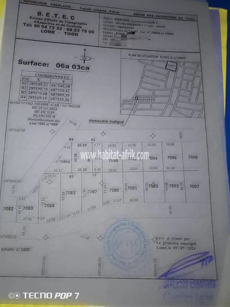 A VENDRE Chocho.  Un (1) Lot de terrain avec  Une pièce + du sables.   Lieu: A Sanguera  Klémé Agokpanou, à 800m du commissariat Wougome.   Prix de vente : 15 Millions à débattre  Papiers: Plan,  otr avis favorable, mandataire..  Visite Programmée : 5mil 