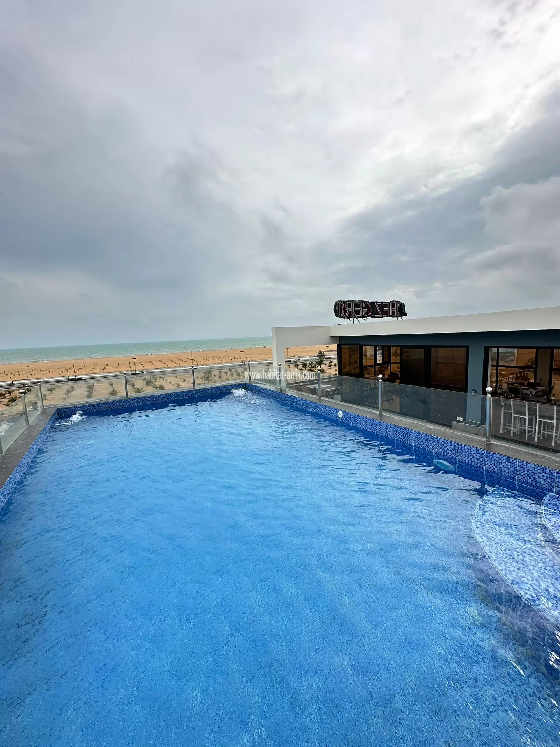 Appartement meublé avec piscine 3chambes salon à fidjrossè plage