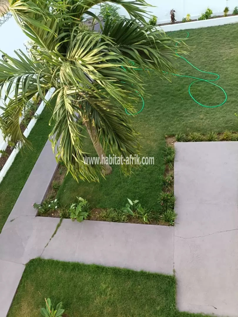 VILLA MAGNIFIQUE A LOUER A BAGUIDA 
