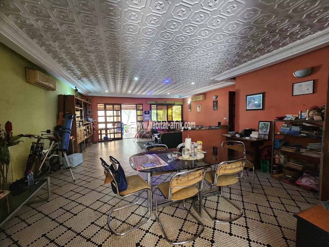 Je mets en vente une maison sur un lot trois (3) chambres dans la caisse lome togo