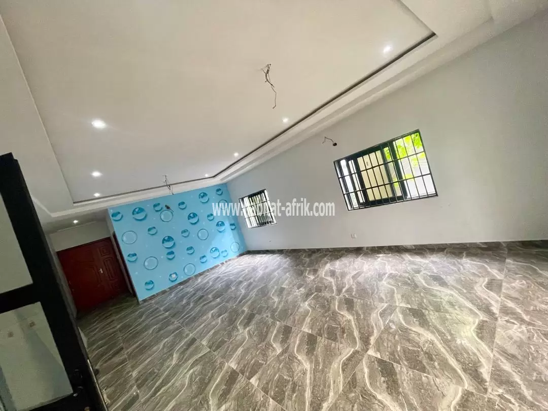 Je mets en location une villa duplex de 7 chambres a kpogan sanol lome togo