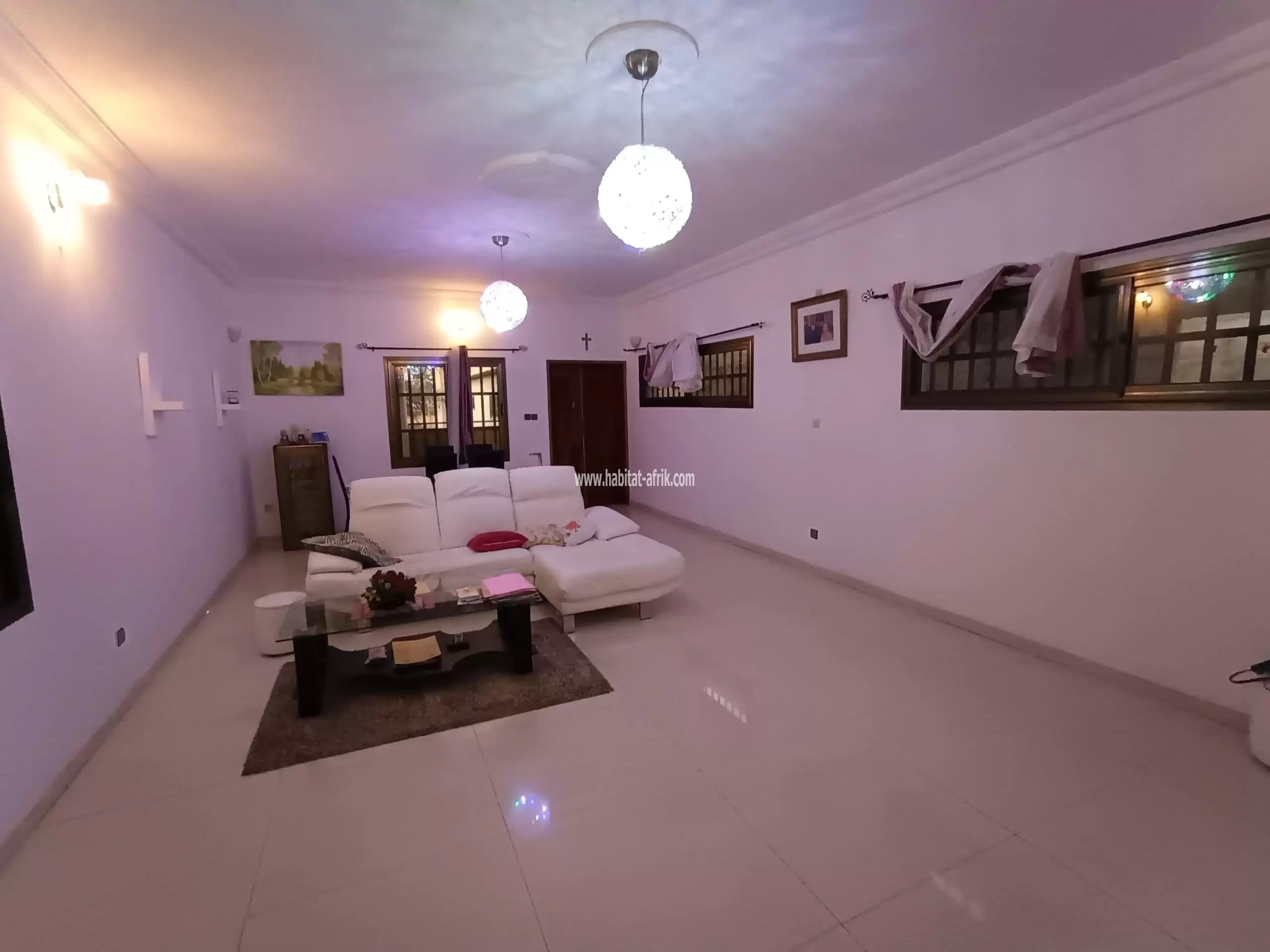 Je mets en vente une villa duplex de 8 chambres 2 salon au CEG baguida lome togo