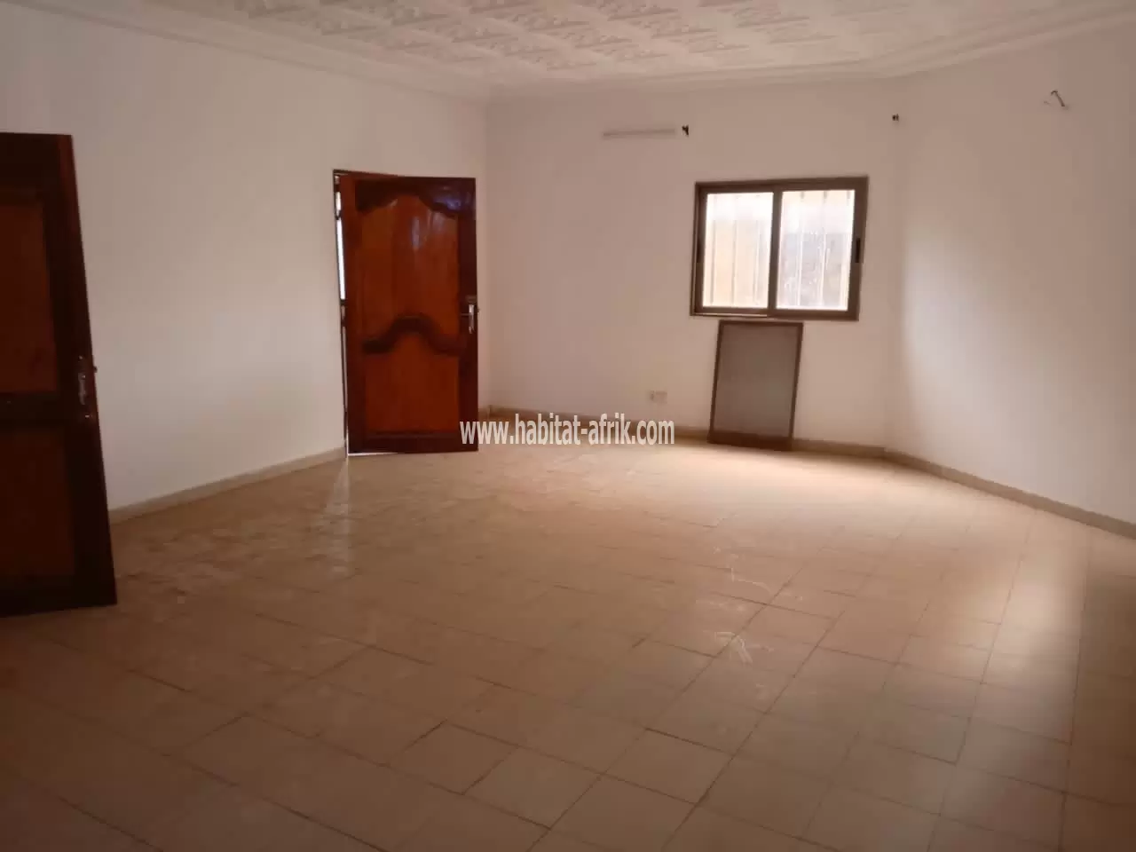 Je mets en location une villa de sept (7) chambres salon a avedji limousine lome togo