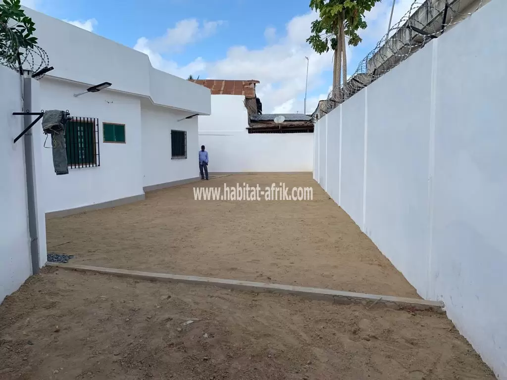 Je mets en location une villa de 3 chambres sur trois quart de lot à Adidogomé Wognomé lome togo