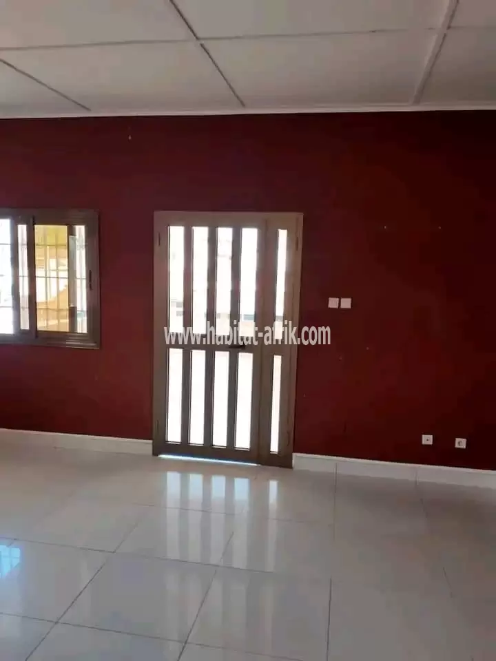 Je mets en vente une maison duplex de 5 chambres salon a agoe cacaveli lome togo