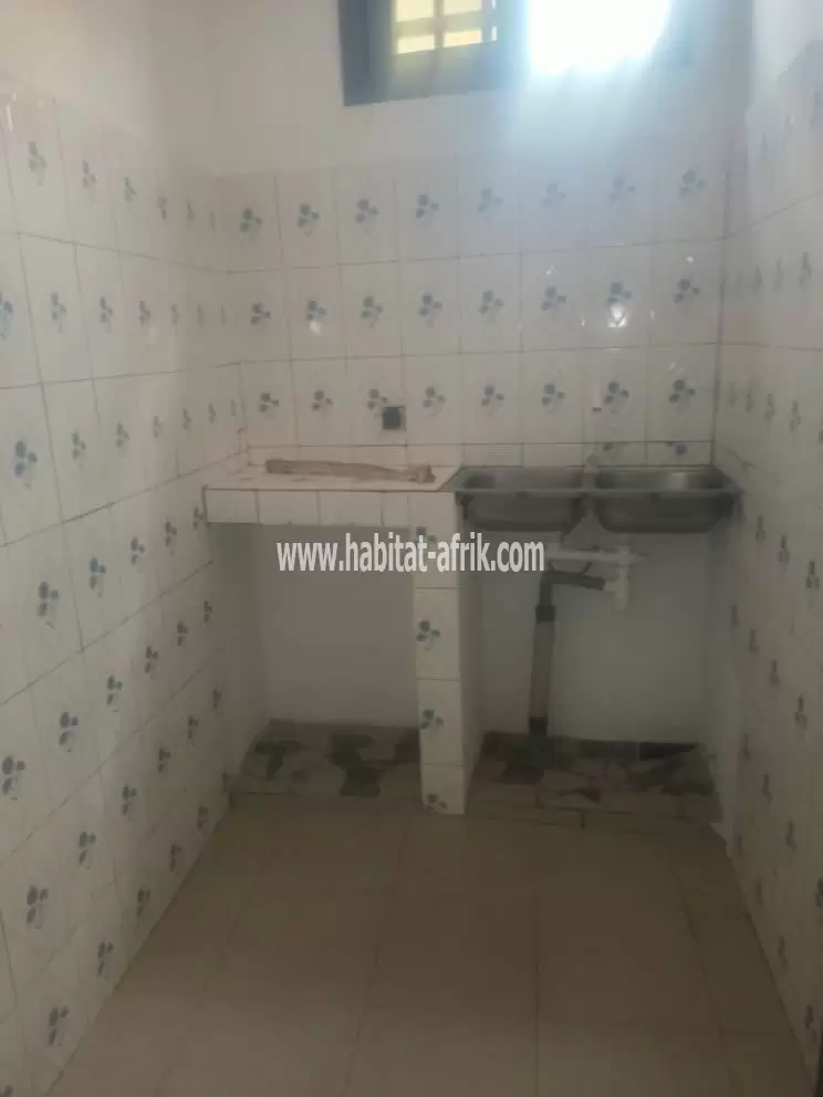 Je mets en location un appartement de chambre salon douche wc cuisine à agoe cacaveli bar le relais réserve lome togo