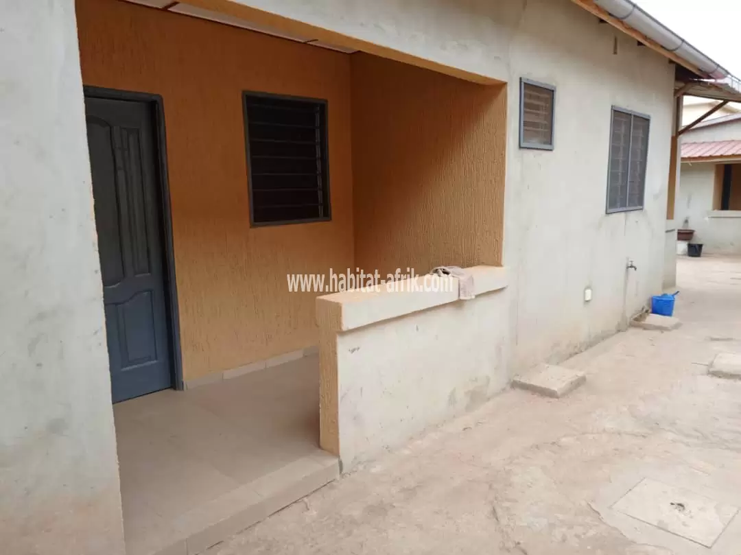 Je mets en vente une maison de location construction recente à Agoe demakpoe lome togo 