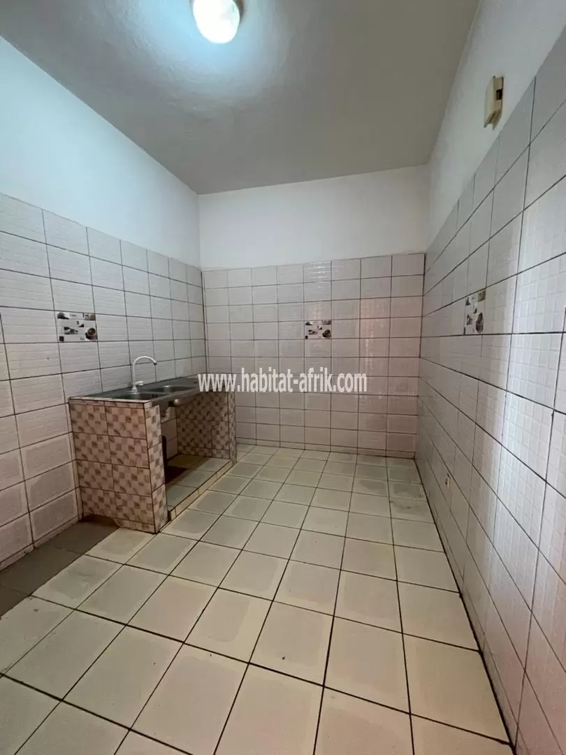 Je mets en vente une appartement de deux (2) chambres salon interne à Hedzranawoe pharmacie bien être lome togo 