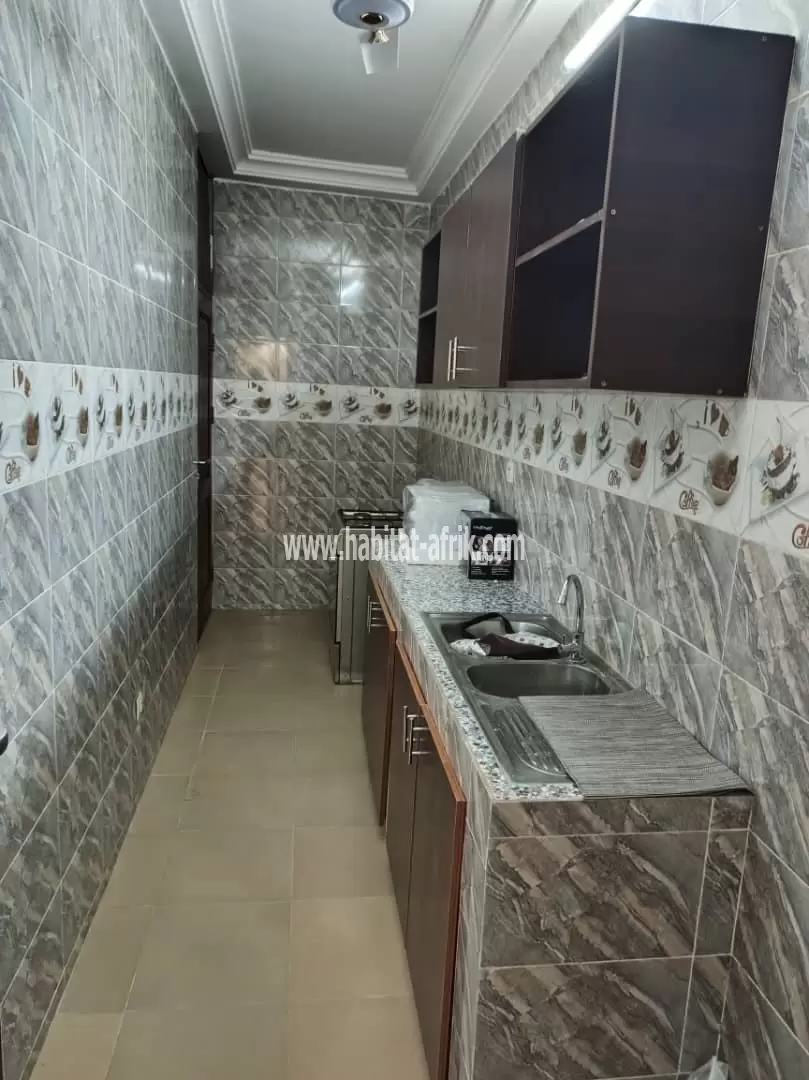 A louer appartement meublée cour unique à l’étage de 2 chambres salon à Avedji cito 200m du goudron lome togo 