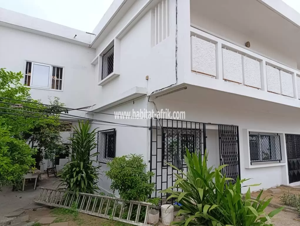 A louer villa duplex avec grand jardin a nyekonakpoe 4 chambres salon lome togo