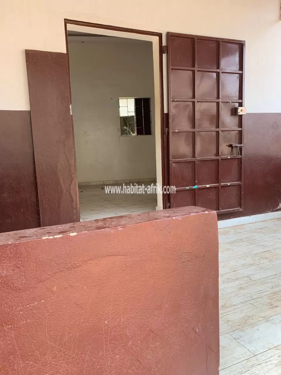 Boutique a louer avec dwc situé non loin du carrefour logote lome togo