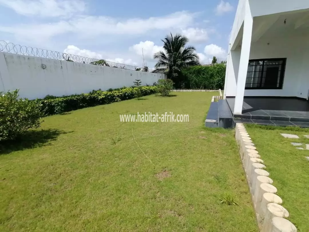 Villa a vendre 2 chambres salon et dépendance à sanguera kleme lome togo