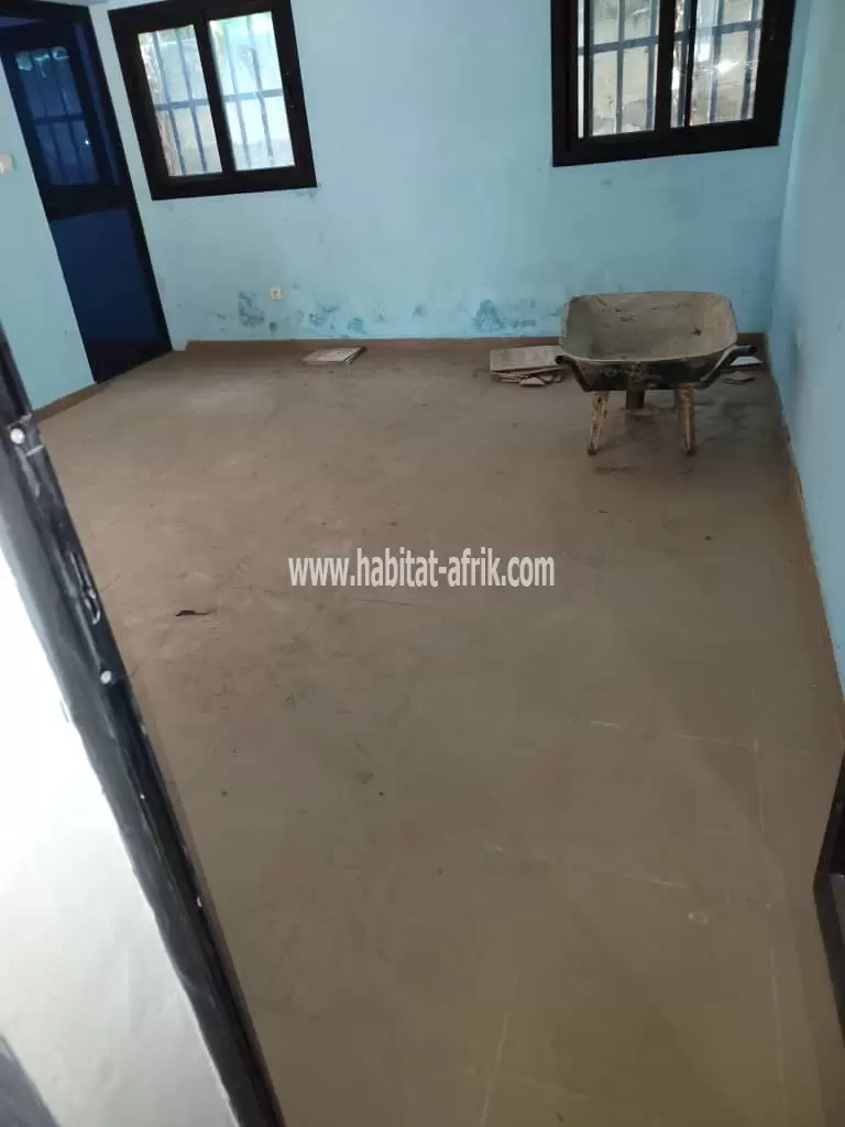 A louer appartement chambre salon douche wc interne a adidogome lycée lome togo 