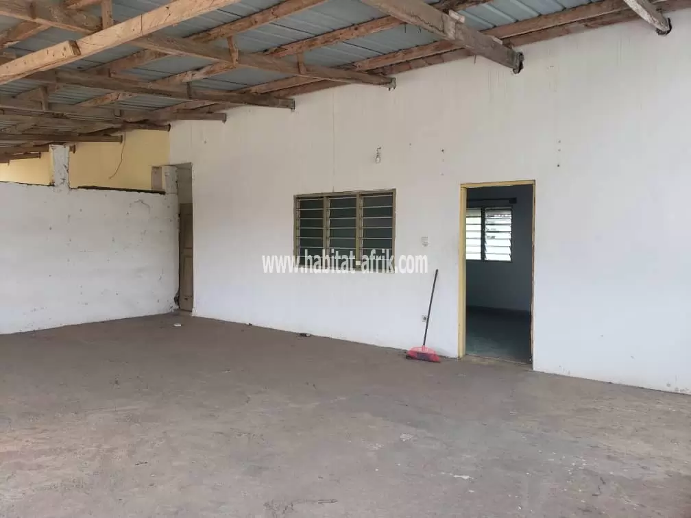 Je mets en vente une villa de 2 chambres salon dépendance et une piece sur demi lot a ablogame lome togo
