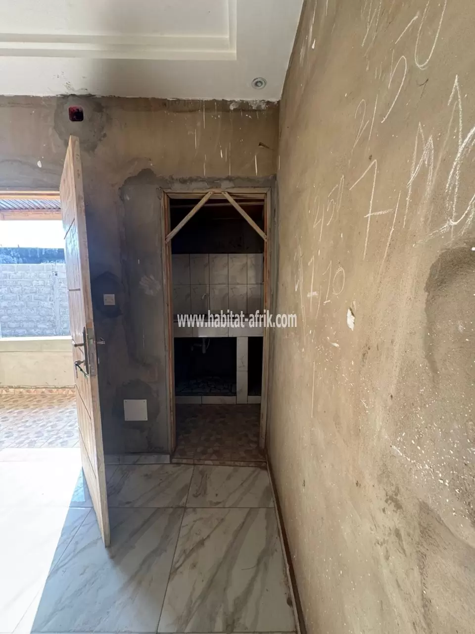 Je mets en location deux appartements de pièce douche wc interne cuisine a segbe kpodji lome togo
