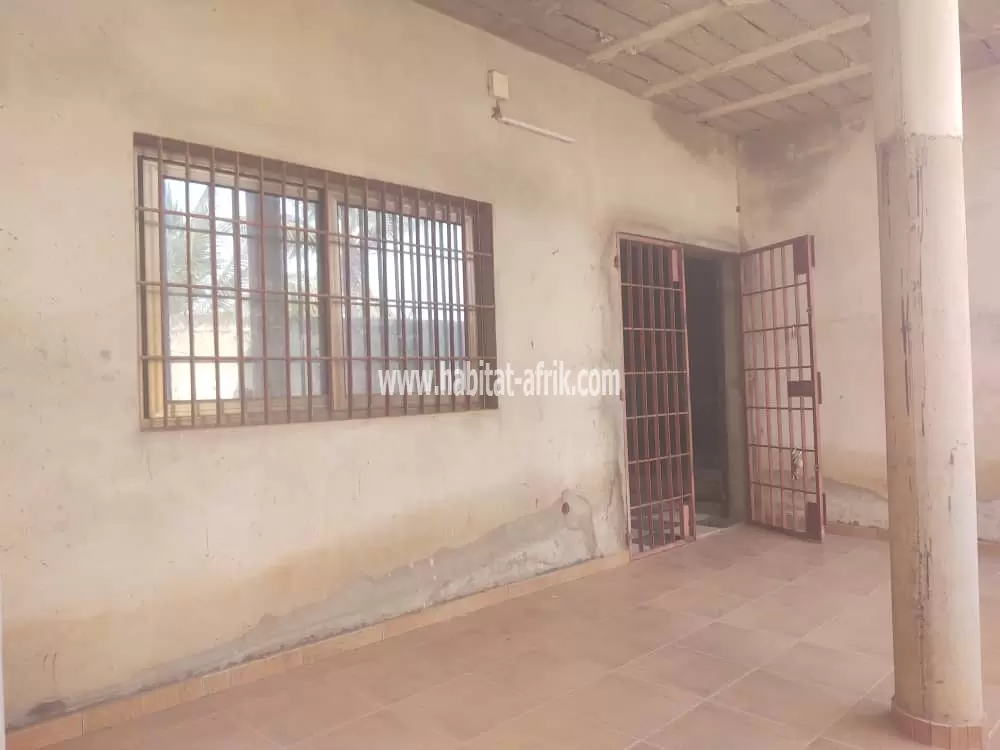 Je mets en vente une maison presque en courbde finition a adidogome yokoe lome togo