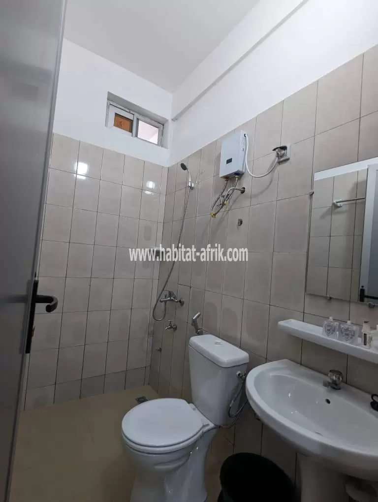 Je mets en location un studio meublé propre à avedji au bord du goudron lome togo
