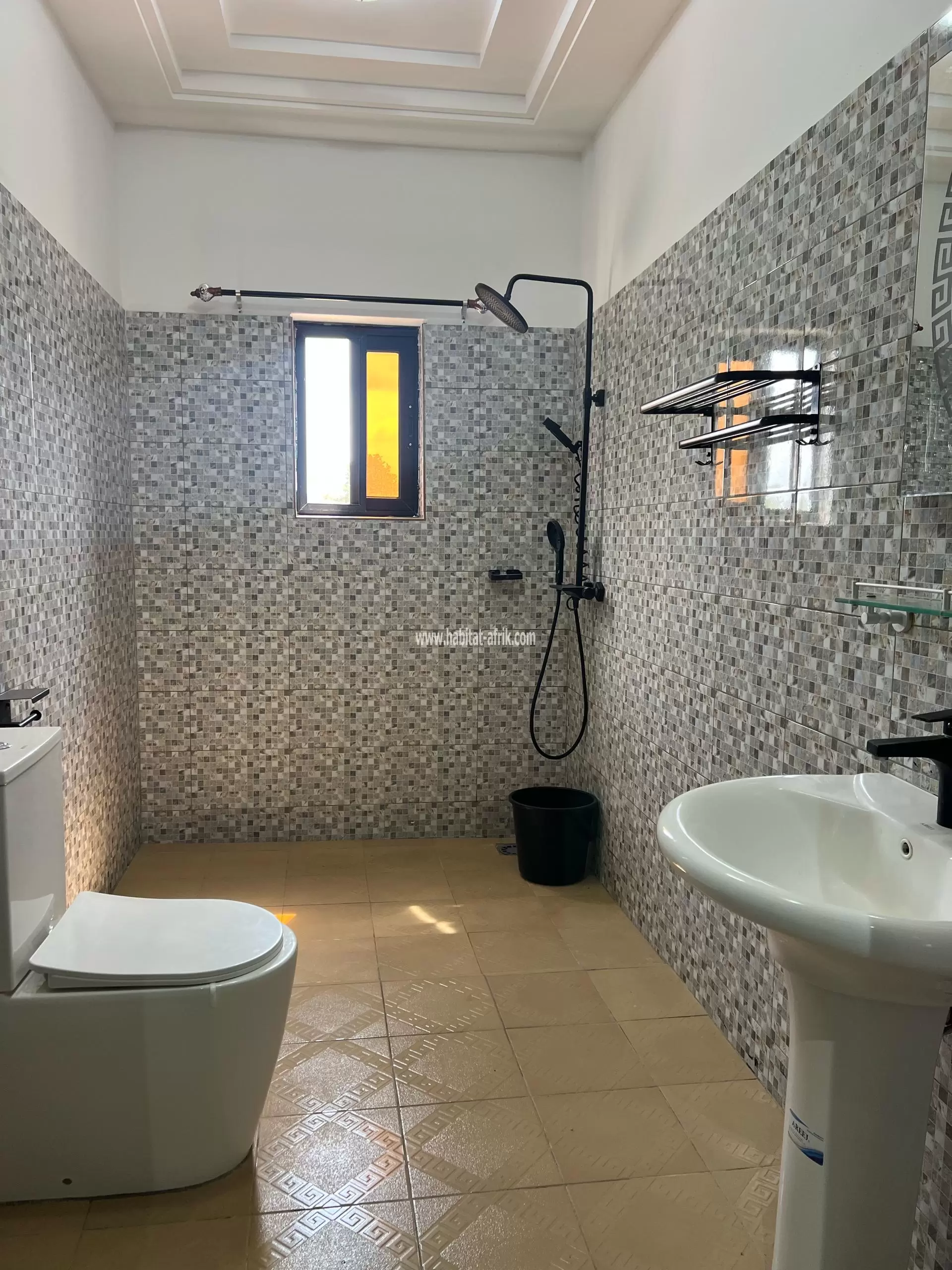 Je mets en location un appartement meublé de trois (03) chambres salon équipé avec piscine situé à agoe mariam lome togo