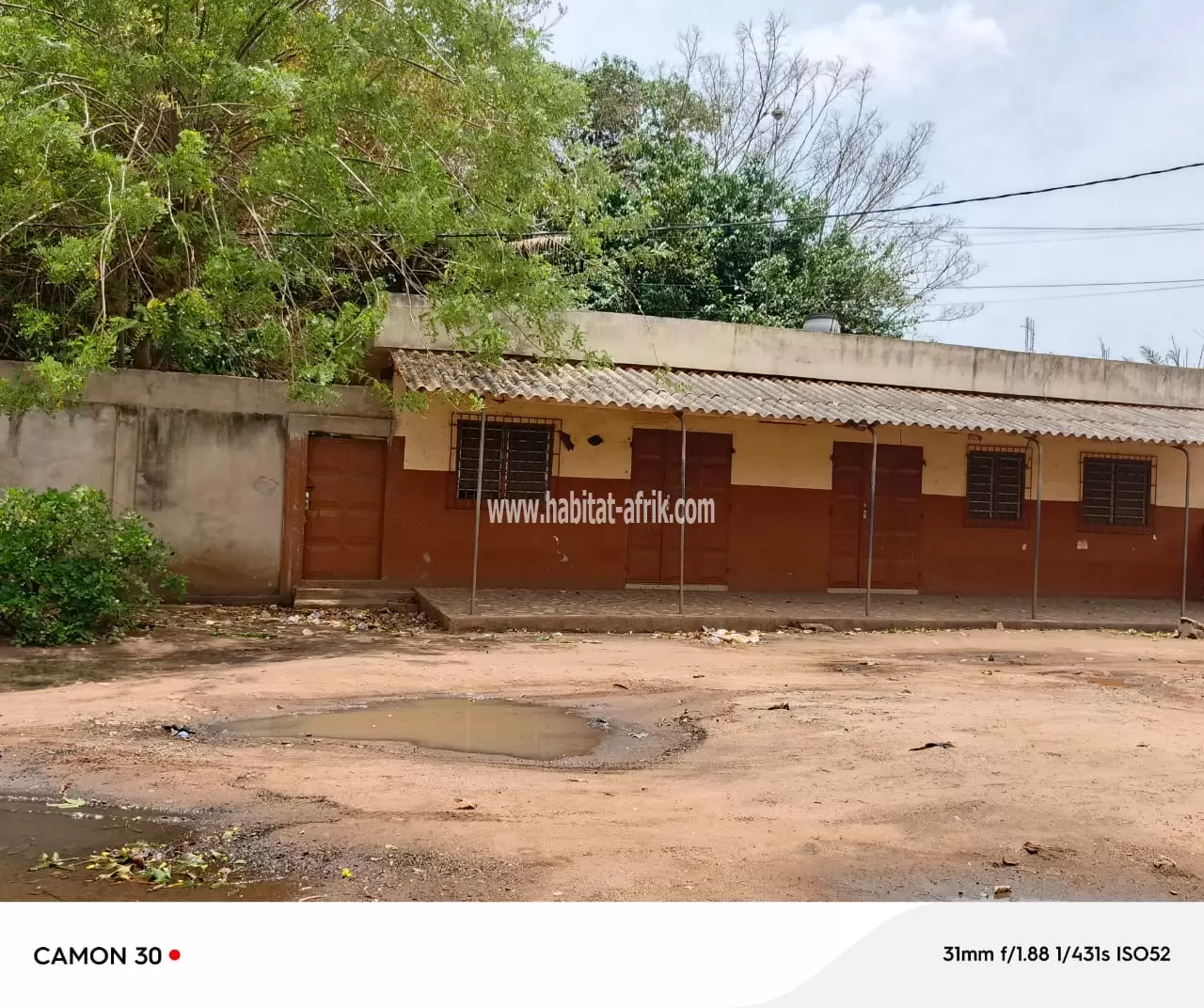 Je mets en vente une parcelle de terrain 2 lots collés avec 3 boutiques à agoe fiovi lome togo