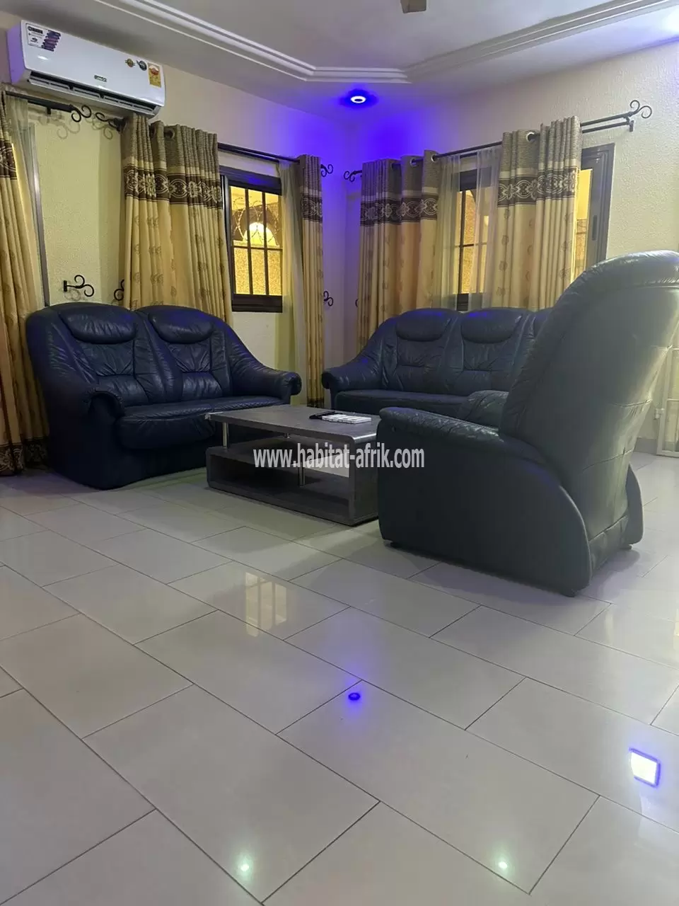 Je mets en location une villa de 4 chambres salon équipée propre a Avedji limousine lome togo
