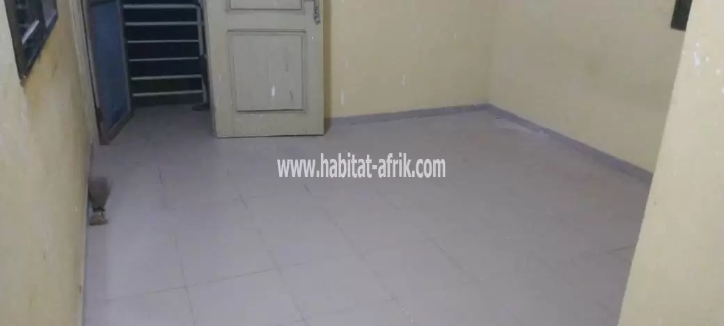 Je mets en location un appartement d’une studio Pièce wc douche et cuisine seul a l’étage situé à kegue reveil d’or lome togo