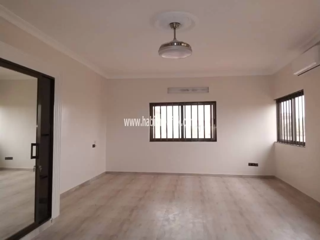 Je mets en location une maison de 4 chambres avec dépendance la aveppzo lome togo