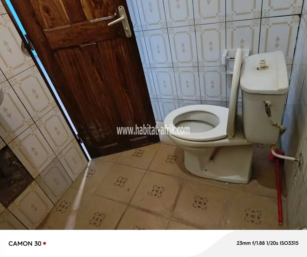 Je mets en location un appartement de pièce douche wc interne sans cuisine a agoe demakpoe lome togo