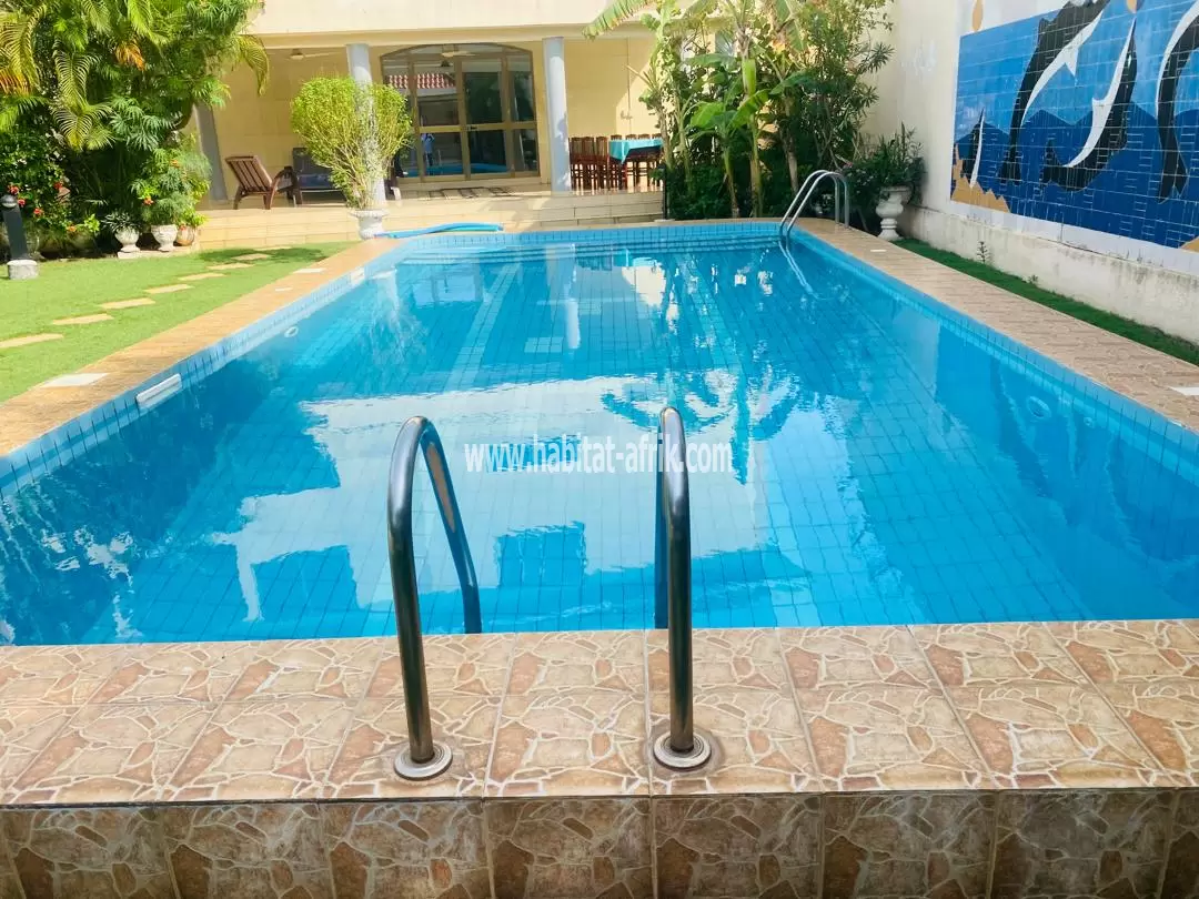 Villa de Luxe avec Piscine à Louer à Nyekonakpoé